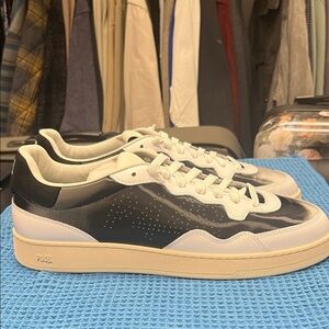 P448 Monochrome Low-Top Vert Sneakers